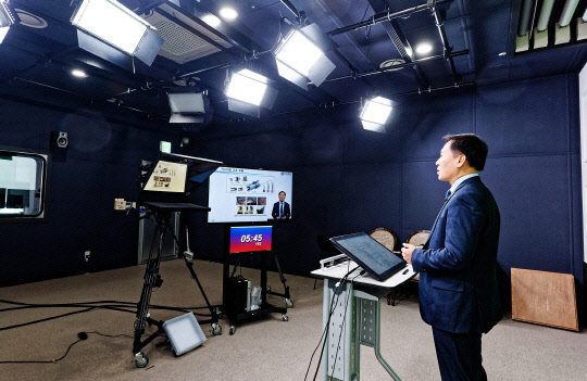 대학들이 '포스트 코로나' 시대에 대비해 원격강의를 비롯한 '디지털 캠퍼스'로의 전환을 서두르고 있다. 연세대학교에서 비대면·온라인 강의를 진행하고 있는 모습.   연세대 제공